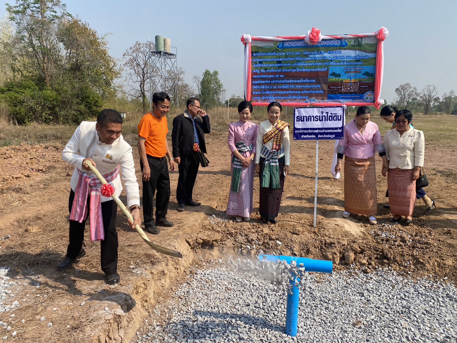 อบต.หนองไผ่พาพ่อเมืองชัยภูมิชมโครงการนำร่องสะสมความดี-ปลูกไม้ผลข้างทาง-ธนาคารน้ำใต้ดินเฉลิมพระเกียรติรัชกาลที่ 10