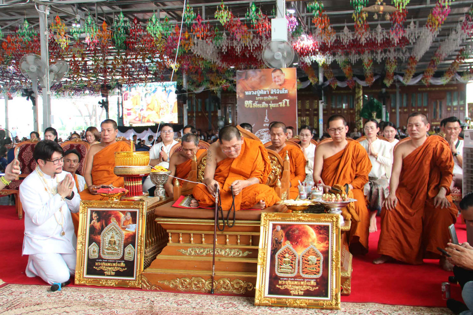 ฮือฮา! ปลุกเสกพระขุนแผนหลังเสือ "หลวงปู่ศิลา" แรงจัดดับเทียนชัยไม่มอด สมชื่อ "เสือมันดัง"