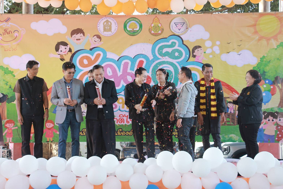 วันเด็กอ่างทองคึกคัก! อนุบาลเมืองอ่างทองแน่น บ้านลม–ซุ้มอาหาร เด็กยิ้มทั่วงาน