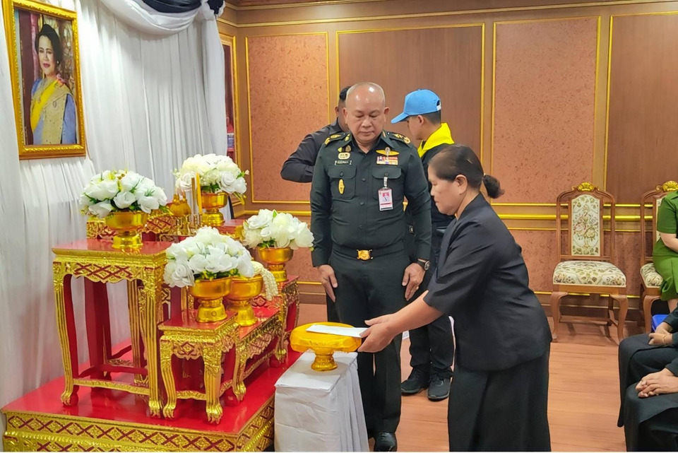 มทบ.25 มอบเงินพระราชทานกว่า 2.2 ล้านบาท! ให้สมาชิกศูนย์ศิลปาชีพอีสานใต้สุรินทร์ 