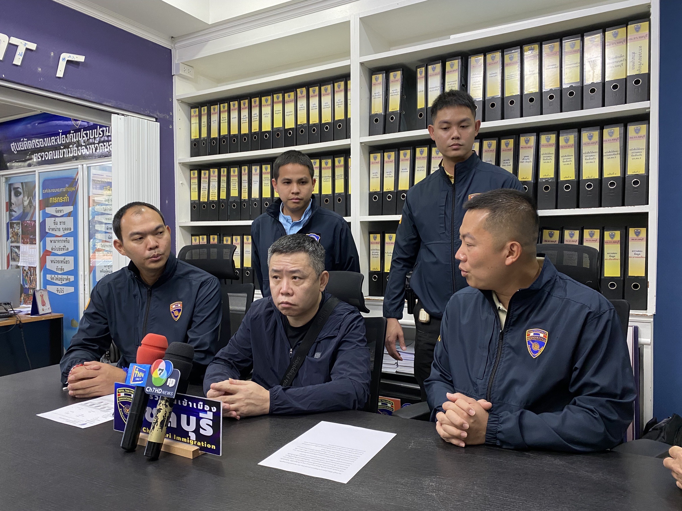 รวบหนุ่มอดีตรองผู้จัดการแบงก์เมืองจีนปลอมเอกสารโกงเงินสินเชื่อมูลค่ากว่า 200 ล้านบาทหนีกบดานพัทยา