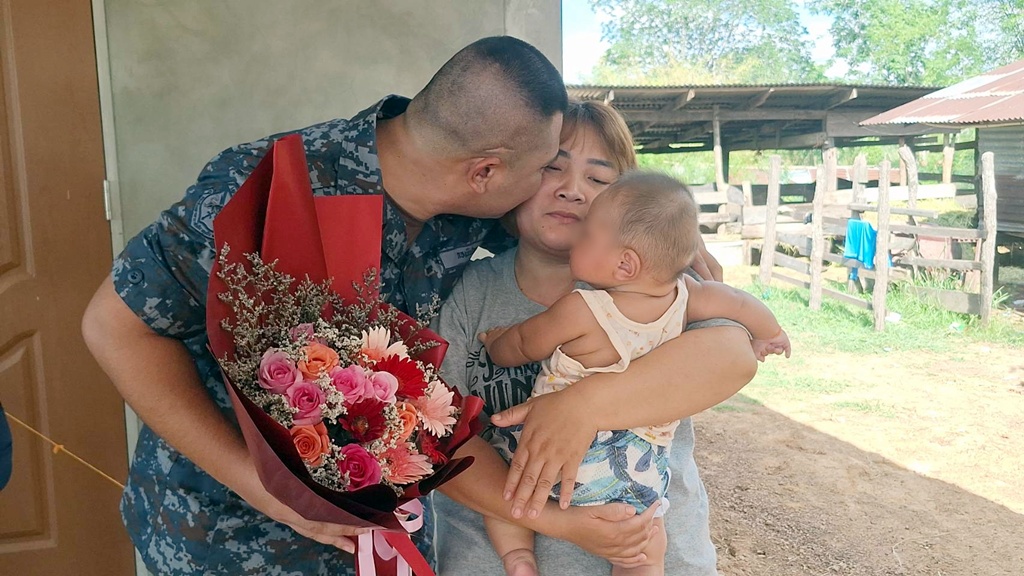 พลทหารขับแกร็บหาเงินให้นายง้อเมียสำเร็จ ครอบครัวกลับมาอบอุ่นอีกครั้ง