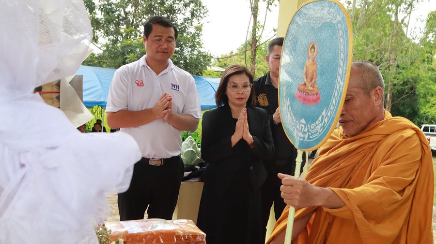 'มนพร เจริญศรี'ร่วมไว้อาลัยยายทวดผุย 4 แผ่นดินอายุยืนถึง 101 ปี