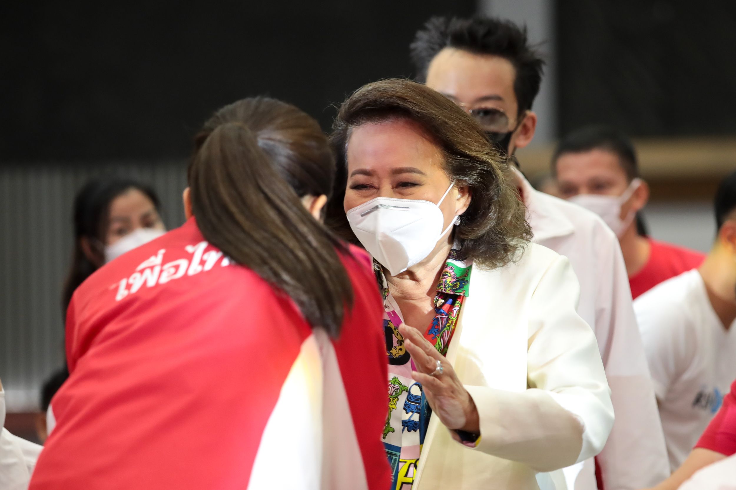 เซอร์ไพรซ์ ! "คุณหญิงอ้อ" พร้อม "ครอบครัวชินวัตร" ร่วมงาน "สะบัดชัย เพื่อไทยฯ" ให้กำลังใจ "อุ๊งอิ๊ง" 