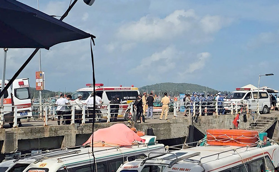 สลด! เรือท่องเที่ยวล่มนอกเกาะฟู้โกว๊ก เวียดนาม ดับอย่างน้อย 15 ศพ เร่งค้นหาผู้ประสบเหตุ