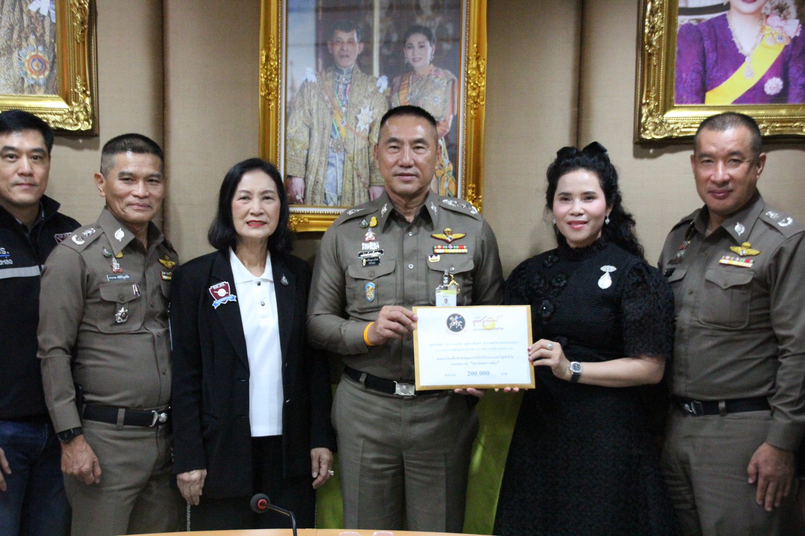 น้ำใจคนไทยมอบเงินช่วยเหลือครอบครัวตำรวจที่เสียชีวิตที่จ.นครราชสีมา 