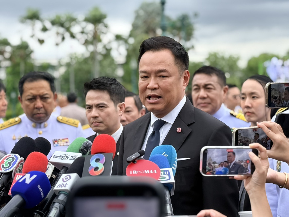 "นายกฯ" รุดลง จุดเกิดเหตุ กราดยิงในรร. สั่งเยียวยาสภาพจิตใจเหยื่อ ลั่นผู้ปกครองต้องถูกดําเนินคดี ไม่ให้เป็นเยี่ยงอย่าง 