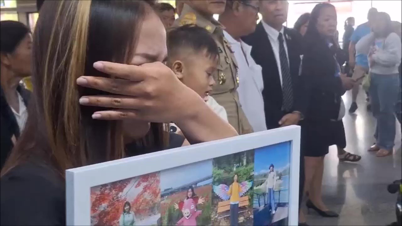 ญาติสุดเศร้า!รับอัฐิสาวไทยบินไปเกาหลีเครื่องบินตก