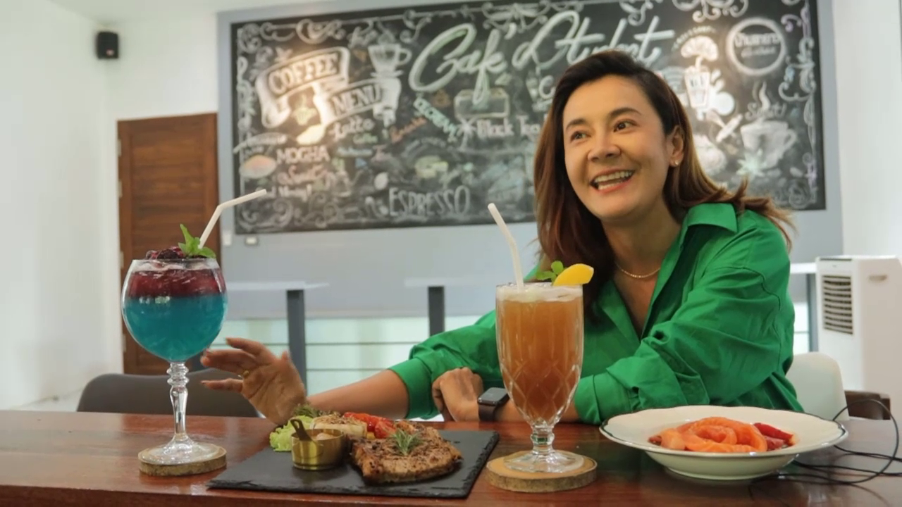  ครูสาวโรงเรียนเอกชนลาออกมาดูแลสวนทุเรียน  สร้างบ้านในฝันเปิดเป็นคาเฟ่และสอนพิเศษ