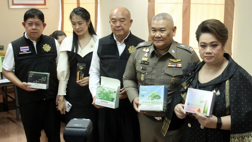 กวาดล้างบุหรี่ไฟฟ้าตลาดคลองถม ยึดกว่า 2 หมื่นชิ้น มูลค่า 8 ล้านบาท จับ 2 ราย