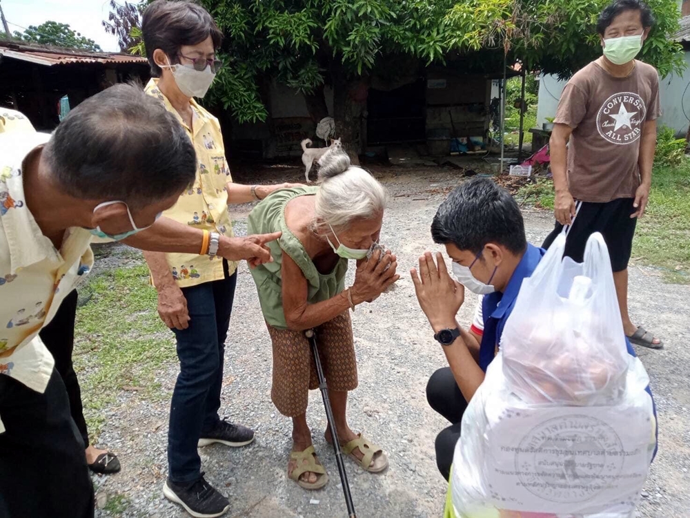 นภอ.โพธิ์ทอง จับมือนายกเทศบาล สจ.ลงพื้นที่มอบสิ่งชาว ต.รำมะสัก รุกพัฒนาคนทุกช่วงวัย