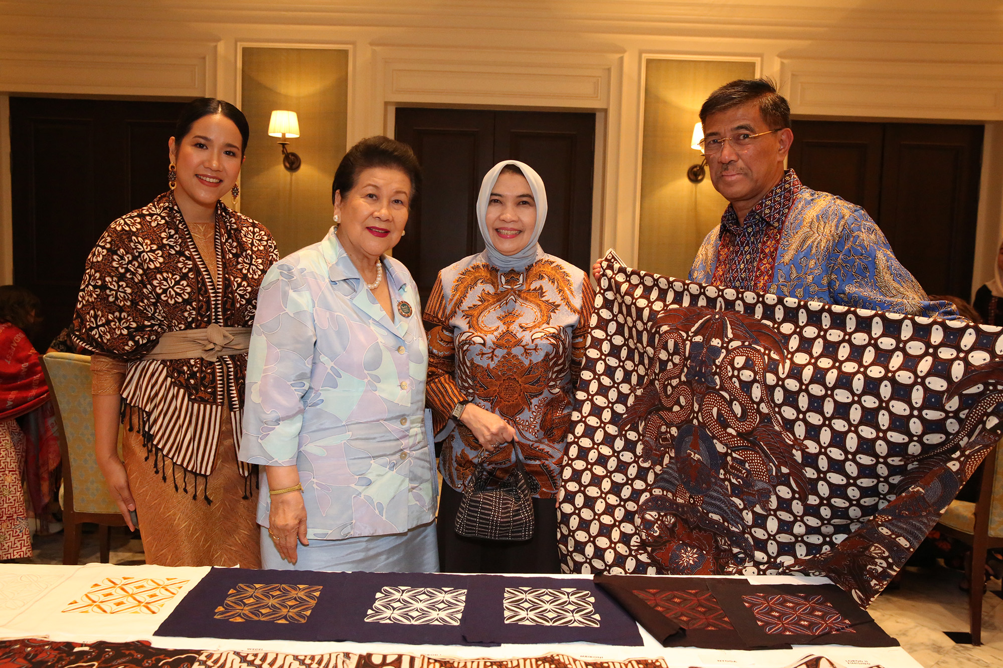 พิพิธภัณฑ์ผ้าฯ จัดแสดงนิทรรศการผ้าบาติกในพระปิยมหาราชชุดใหม่