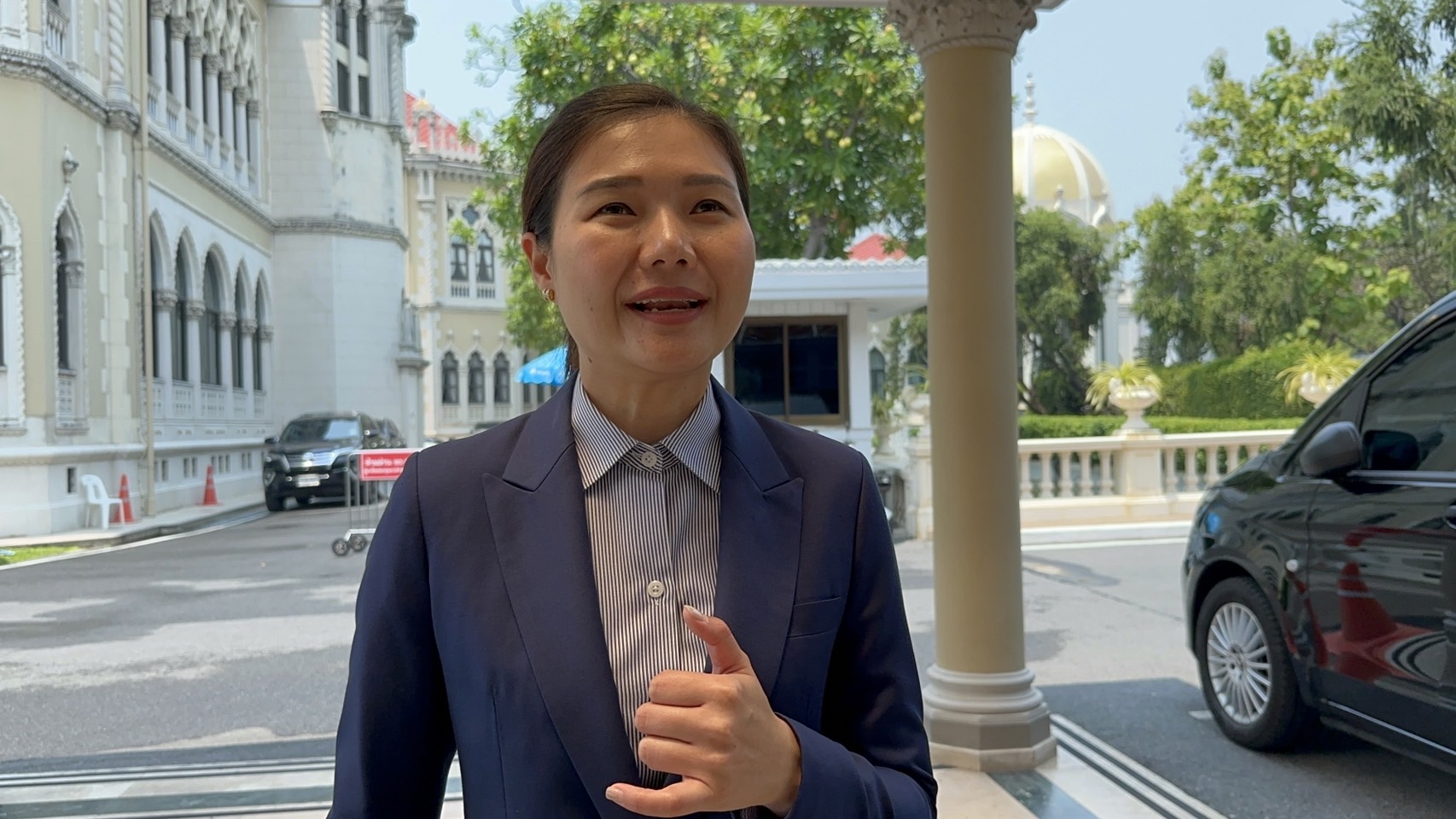 "จิราพร" รมต.ป้ายแดง! เข้าทำเนียบฯ เตรียมงาน "นายกฯ" ลงพื้นที่มหาสารคาม-ร้อยเอ็ด เผยยังไม่แบ่งงาน "3 รมต.สำนักนายกฯ"  