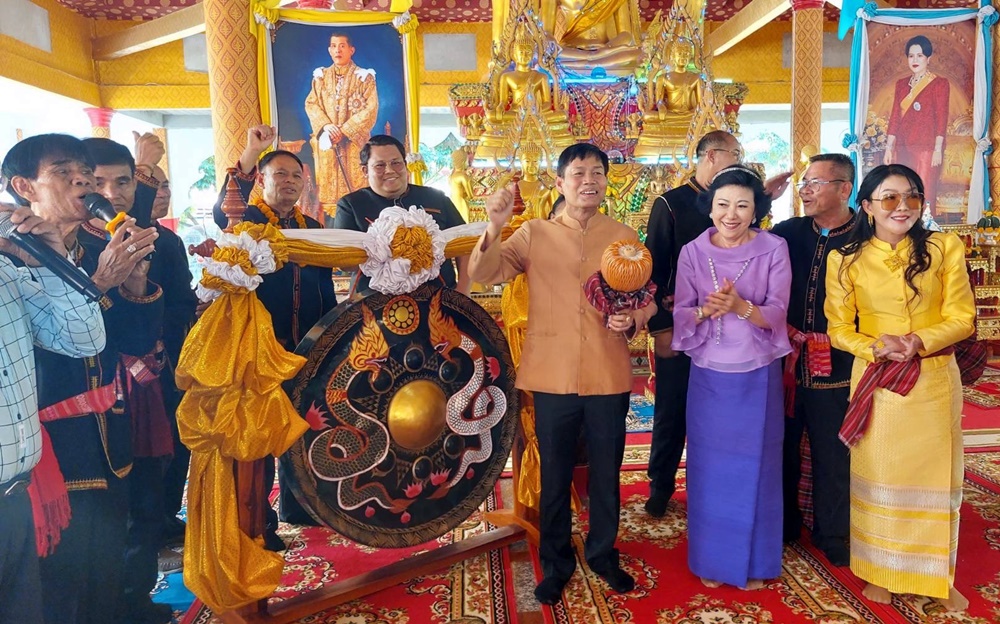 ผู้ว่าฯศรีสะเกษ เปิดงานบุญผะเหวดประจำปี 2566 นั่งช้างอัญเชิญพระเวสสันดรเข้าเมือง