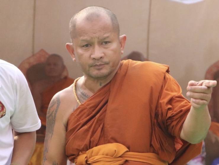 สายมูร่วมบุญฉลองอายุวัฒนมงคล “หลวงปู่โชติ” งานใหญ่แจกทานข้าวสาร 1 ตัน ไข่ไก่ 2 หมื่นฟอง 