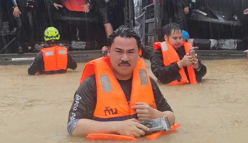 "กัน จอมพลัง" ผงะกลางดึก! ชาวบ้านแจ้งมีคนถือปืนขู่ ก่อนเสียงปืนดัง ทีมเร่งเช็กความปลอดภัยเขต 8