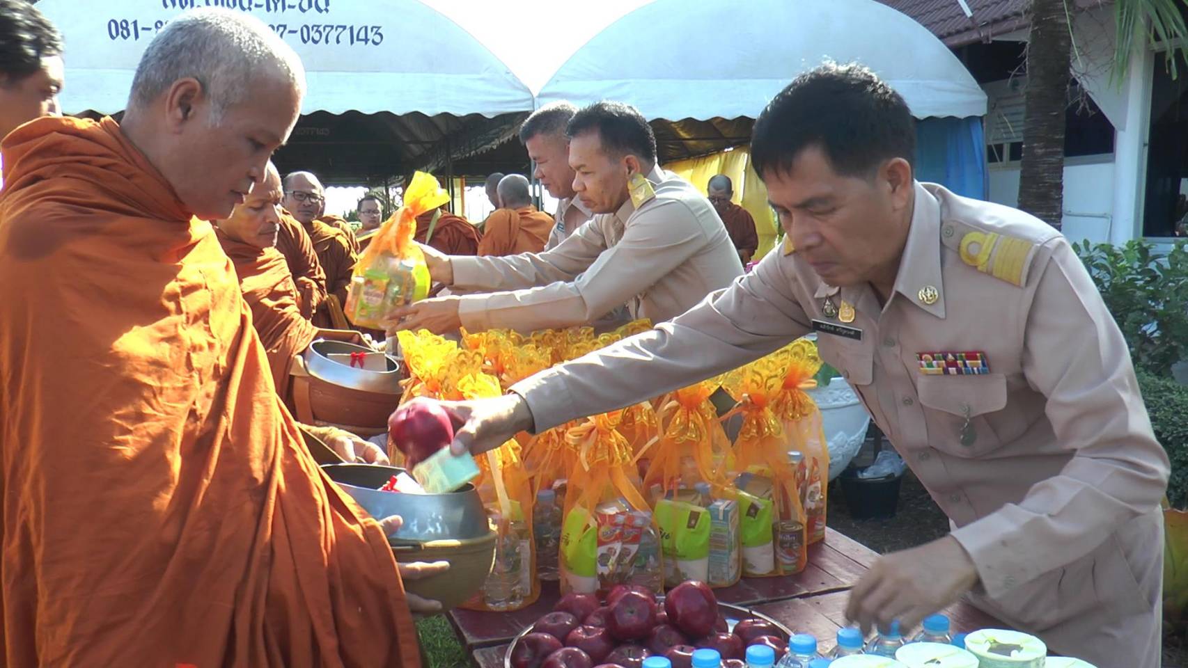 ชาวลพบุรี ทำบุญวันครบรอบ 21 ปี ในหลวงรัชกาลที่ 9 ทรงเปิดเขื่อนป่าสักชลสิทธิ์