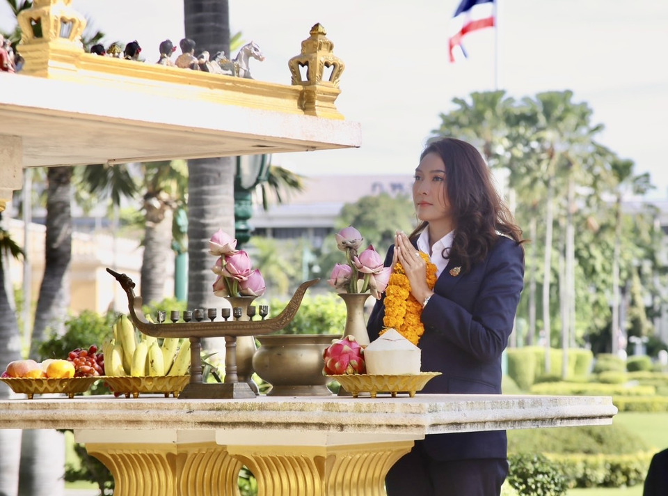 “ตั๊ก อัยรินทร์” เข้าทำเนียบฯ ไหว้ศาล หลังรับตำแหน่งรองโฆษกรบ. ขอบคุณ “ธรรมนัส” ให้โอกาส เผย ขอทำหน้าที่คนรุ่นใหม่
