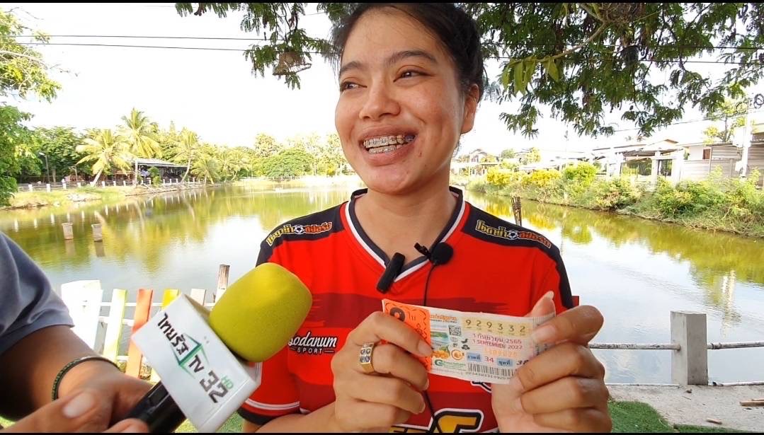 แม่ค้าหมูกระทะหนองขาว จ.กาญจนบุรี ดวงเฮงถูกรางวัลที่ 1 สองใบ รับ 12 ล้าน