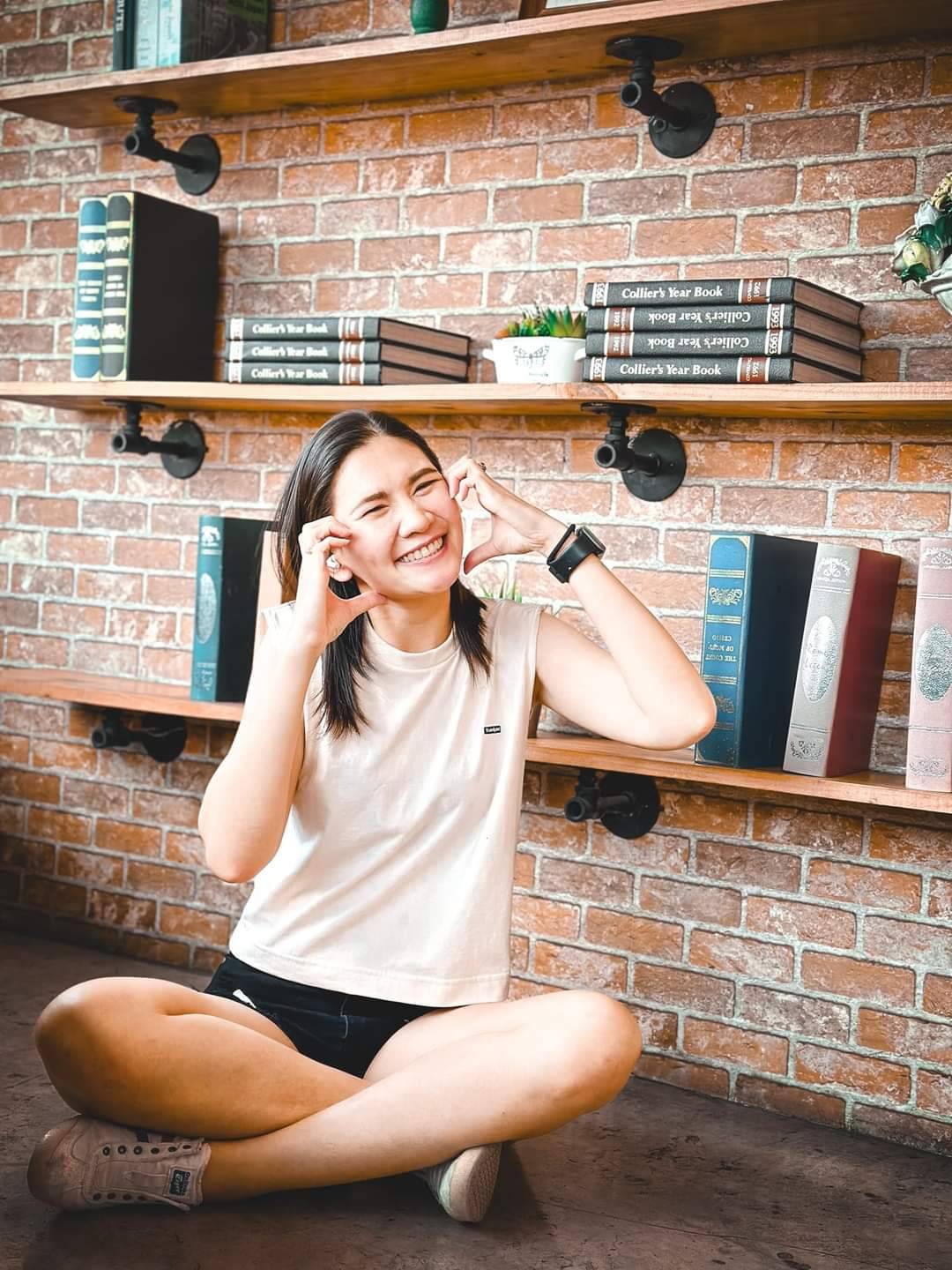 ไลฟ์สไลต์คลายเหนื่อย สัมผัสชีวิตจ.ส.ต.หญิง ปฐมภรณ์ (ปุ้มปุ้ย )ชำนิราชกิจ  ผบ.หมู่ ส.ทท.3 กก.1 บก.ทท.1