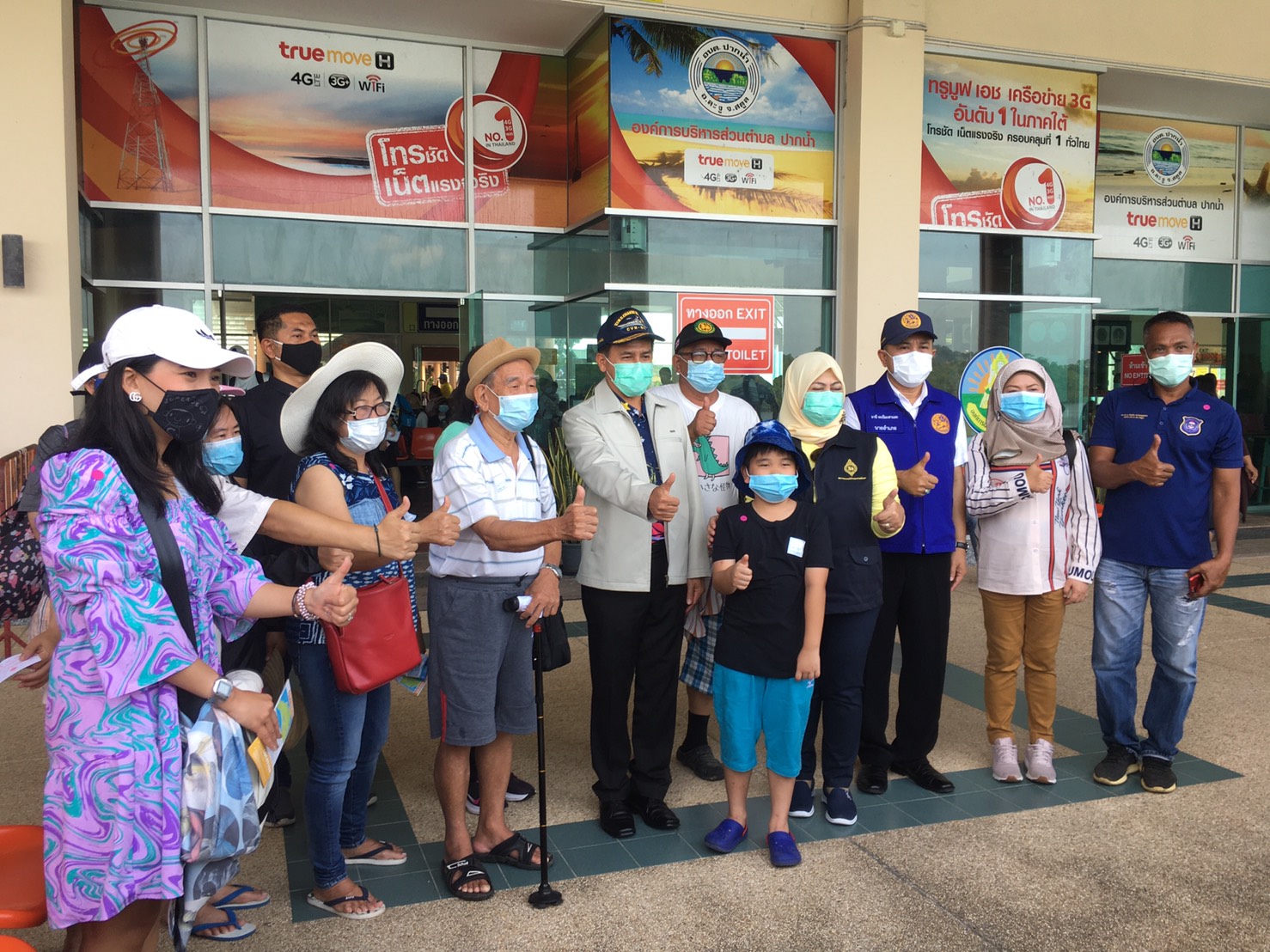 นทท.แห่ลงเกาะหลีเป๊ะ ดื่มด่ำธรรมชาติ ท้องทะเลต้อนรับปีใหม่ ขณะที่ ผู้ว่าฯสั่งงด!! งานรื่นเริง สังสรรค์ เคาท์ดาวน์ 