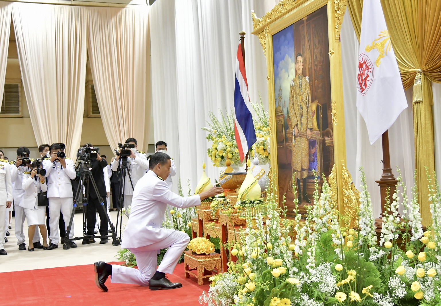 "เศรษฐา" เข้าพิธีรับโปรดเกล้าฯ เป็นนายกฯ คนที่ 30 ให้คำมั่นจะทำงานอย่างหนัก บำบัดทุกข์ สร้างความสุขให้ประชาชน
