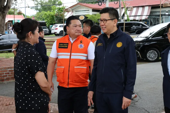 “เอกนิติ” ห่วงน้ำภาคกลาง กำชับเฝ้าระวัง 24 ชม. สั่งพร้อมอพยพช่วยประชาชนทันที 