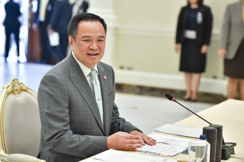 “อนุทิน” สายมู นิมนต์ ”สมเด็จธงชัย-10 เกจิวัดดัง“ ทำบุญส่วนบนตึกไทย หนุนดวงเสริมสิริมงคลในวันพระ หลังรับตำแหน่งนายกฯ