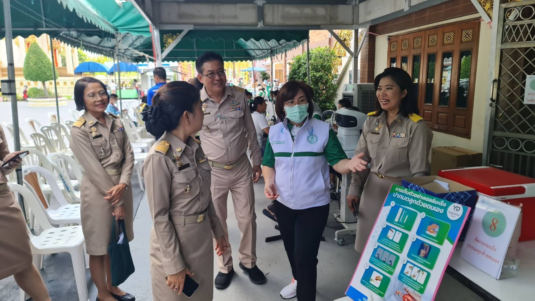 ผอ.เขตดอนเมืองลงพื้นที่ ตรวจเยี่ยมการจัดกิจกรรมจัดหน่วยแพทย์และสาธารณสุขเคลื่อนที่ ตามโครงการ คาราวานตรวจสุขภาพล้านคน ฟรีปีละครั้ง
