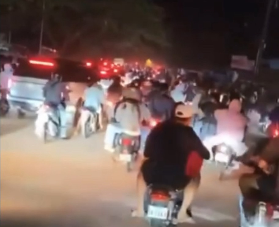 ชายแดนตราดเดือดทั้งคืน! ปะทะหนักขยายถึงหาดเล็ก เล็งฐานปืนใหญ่กัมพูชา “นายอำเภอคลองใหญ่” อพยพชาวบ้านเข้าพื้นที่ปลอดภัย