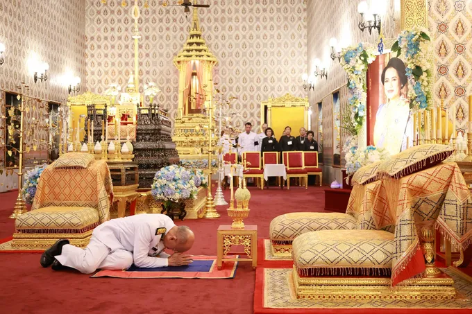 องคมนตรี บำเพ็ญพระราชกุศลพระบรมศพสมเด็จพระบรมราชชนนีพันปีหลวง 