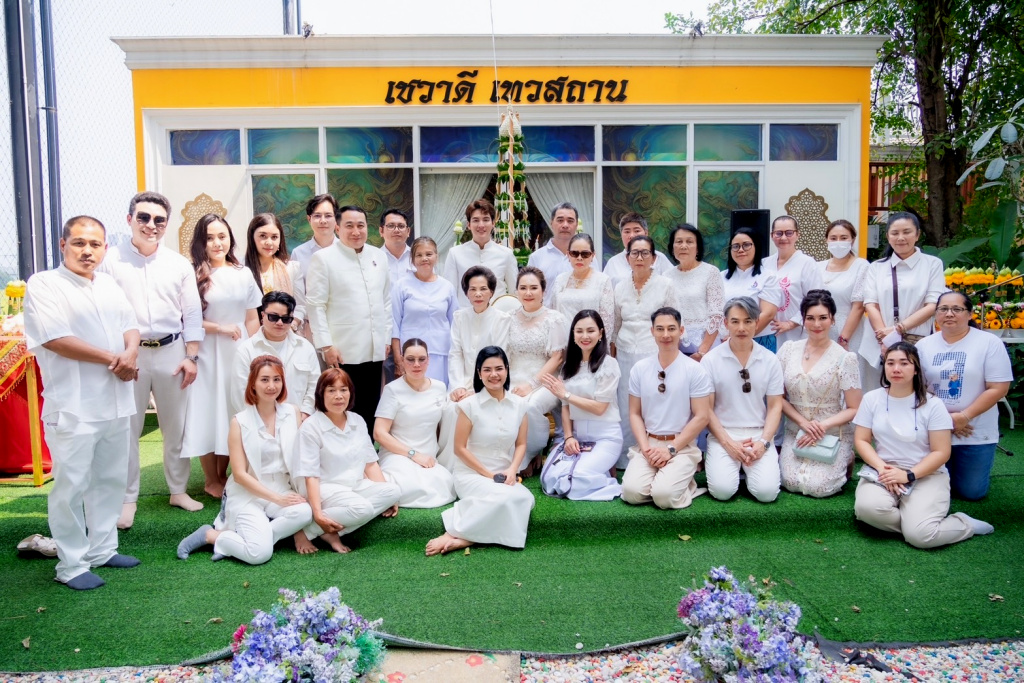 อ.รินลดา ชัยหมื่น จัดงานบวงสรวงเปิด “เชวดี เทวสถาน” คนบันเทิงร่วมงานบุญแน่น!!!