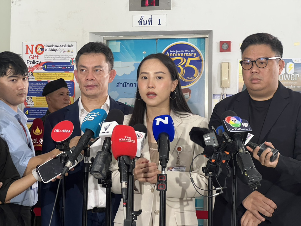 “ไอซ์ รักชนก” พา กมธ.บุกประกันสังคม ตามงบเลือกตั้งบอร์ดชุดใหม่ ลั่นมาสานงานเดิมไม่ได้มาตบตีกับใคร