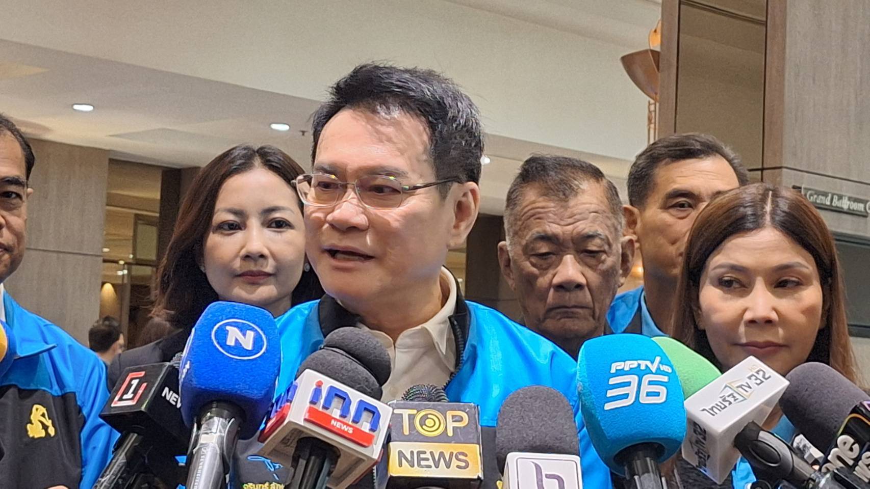 “จุรินทร์” เหน็บ “ดิจิทัลวอลเล็ต” เหมือนเดินอยู่บนเส้นด้าย ไม่เชื่อจะเป็นไปตามมติครม. เหตุยังคลุมเครือ ยื้อส่งกฤษฎีกา 