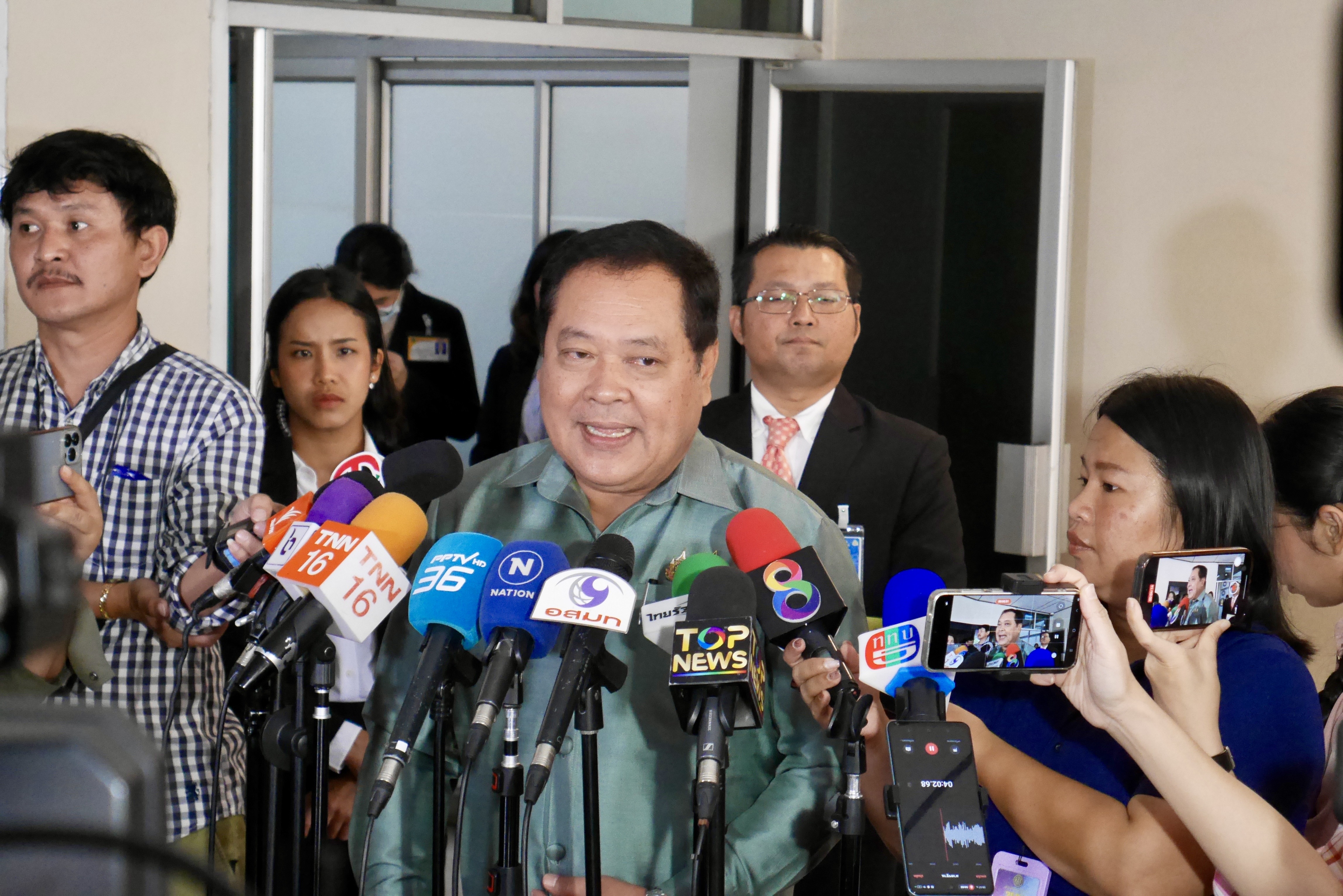 “ทวี” ยัน “ทักษิณ” ไม่เคยออกจากโรงพยาบาลตำรวจ แม้แต่นาทีเดียว 