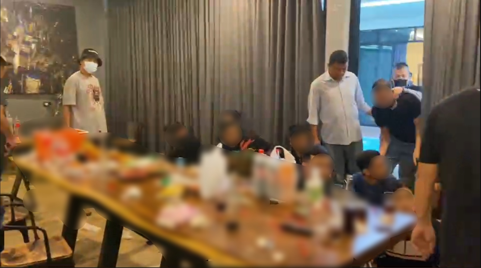 ดส. ปิดล้อมตรวจค้น ปาร์ตี้ยาไอซ์ ย่านซอยโยธินพัฒนา3