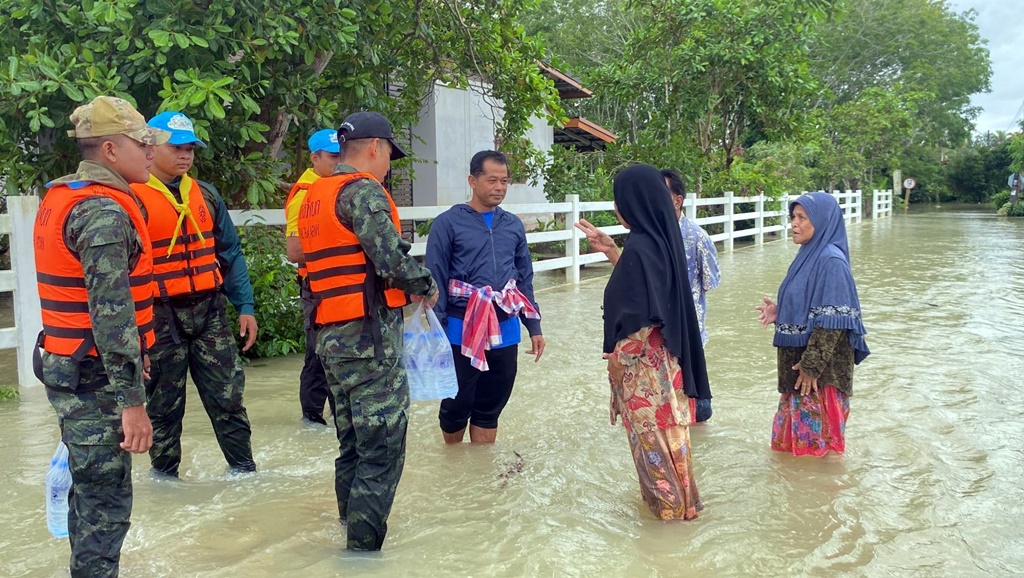 น้ำท่วมสตูล! ทัพภาค 4 ระดมพลช่วยฉุกเฉินสู้วิกฤต กู้ภัยครอบคลุม 5 อำเภอ