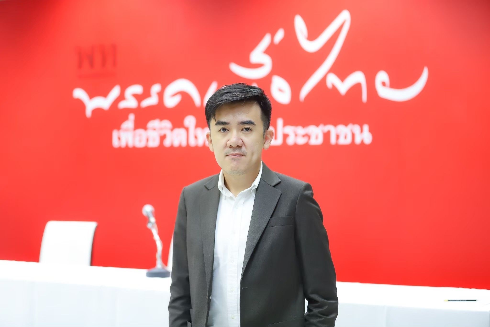 "เพื่อไทย" ถามรัฐบาลเพิ่มสิทธิ์บัตรคนจน ทำนโยบายประชานิยม หวังผลอะไรหรือไม่