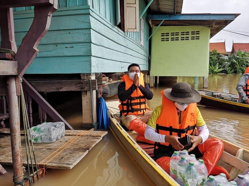 'นายอำเภอป่าโมก'ขอรับสนับสนุน สิ่งของให้กับผู้ได้รับผลกระทบจากน้ำท่วม