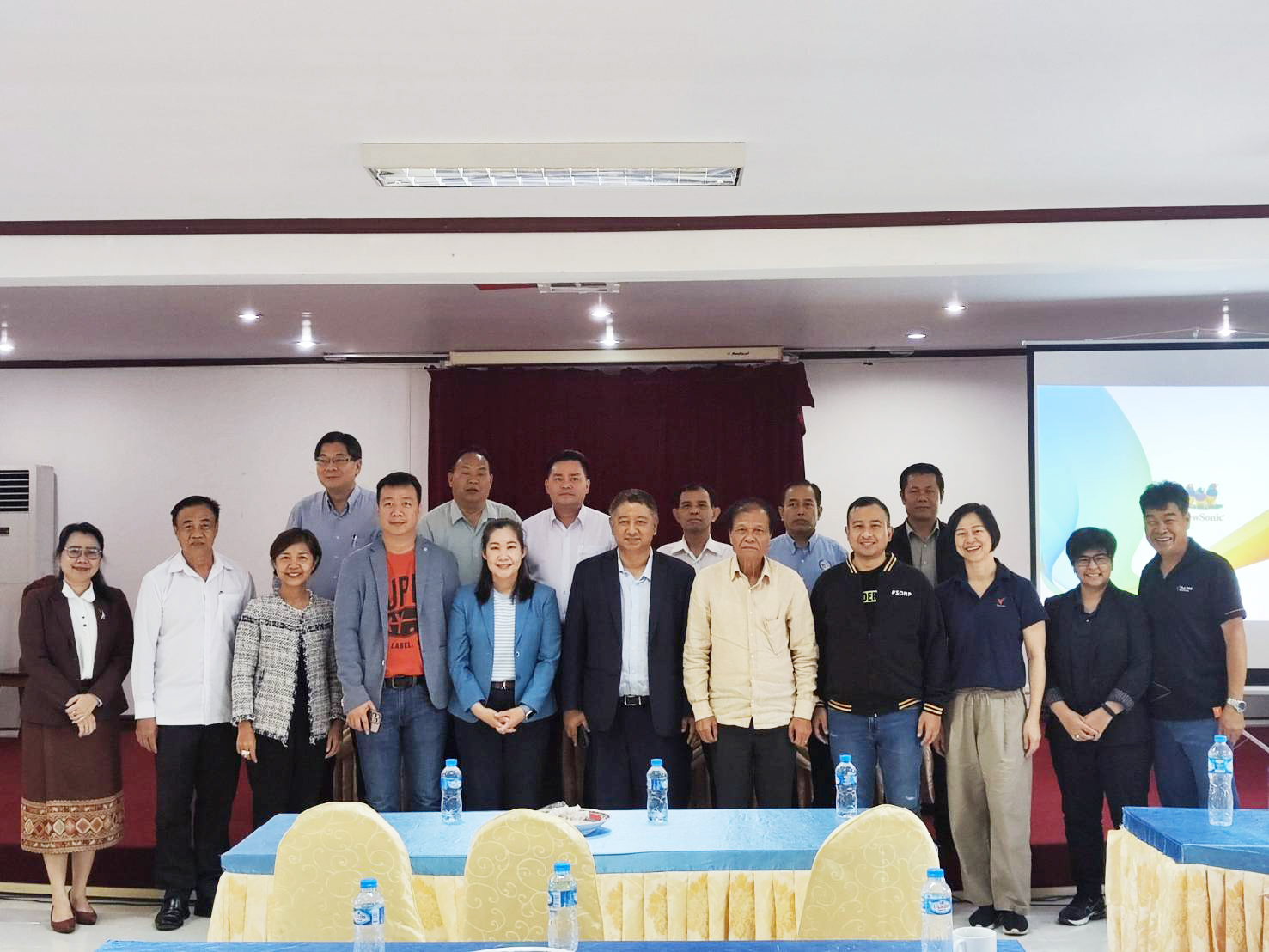 สมาคมผู้ผลิตข่าวออนไลน์ผนึกกำลังสมาคมนักข่าวลาวจัดประชุมพัฒนาสื่อดิจิทัลลาว