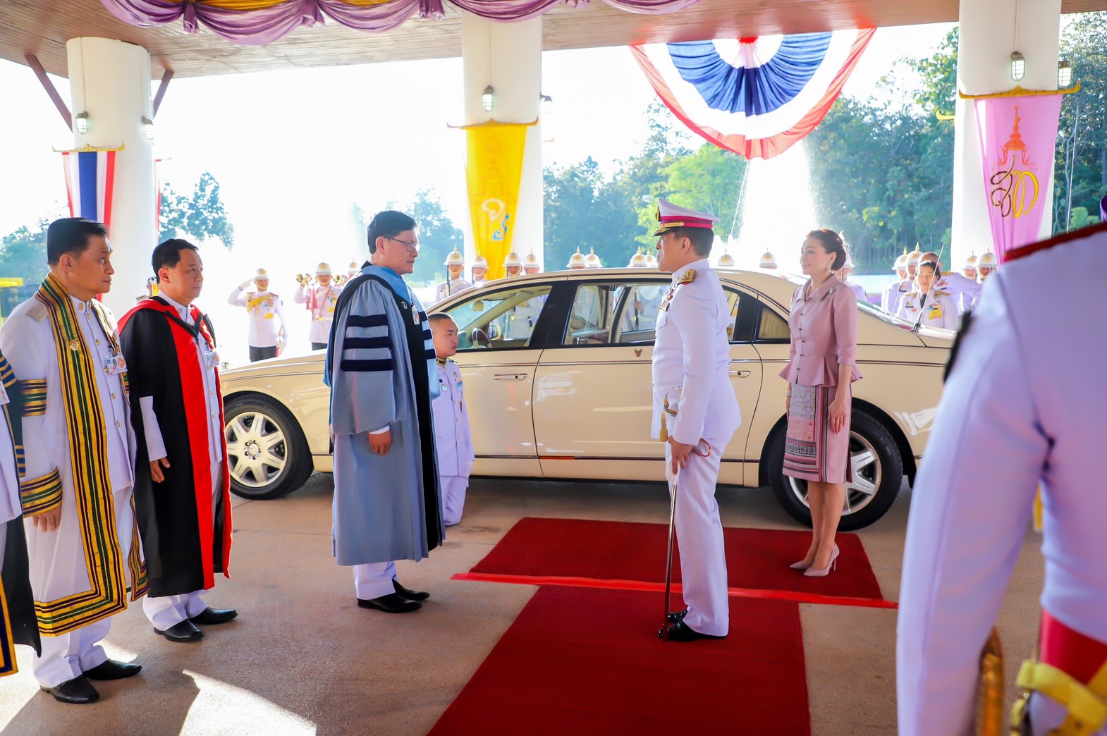พระราชทานปริญญาบัตรแก่บัณฑิตราชภัฏกว่าสองล้านสามแสนคนแล้ว 