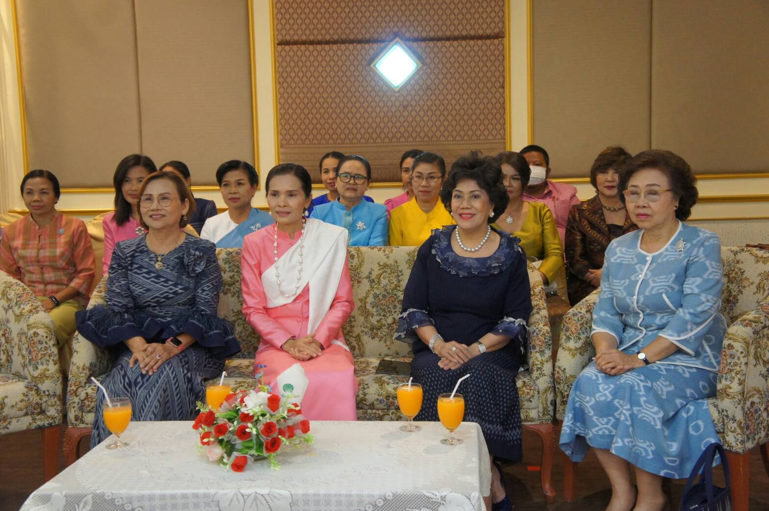 สมาคมผู้นำสตรีพัฒนาชุมชนยโสธร จัดอนุรักษ์ศิลป์ผ้าถิ่นไทยดำรงไว้ในแผ่นดิน