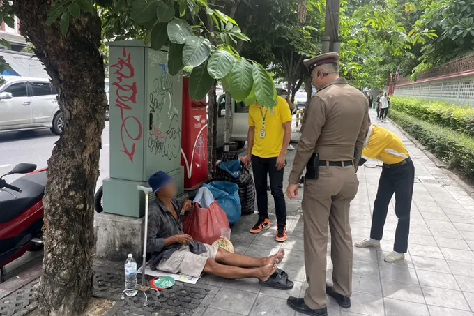 “วราวุธ” กำชับศรส.ร่วมกวาดล้างขอทานกลางกรุง พบเงินสดในบัญชีอื้อ