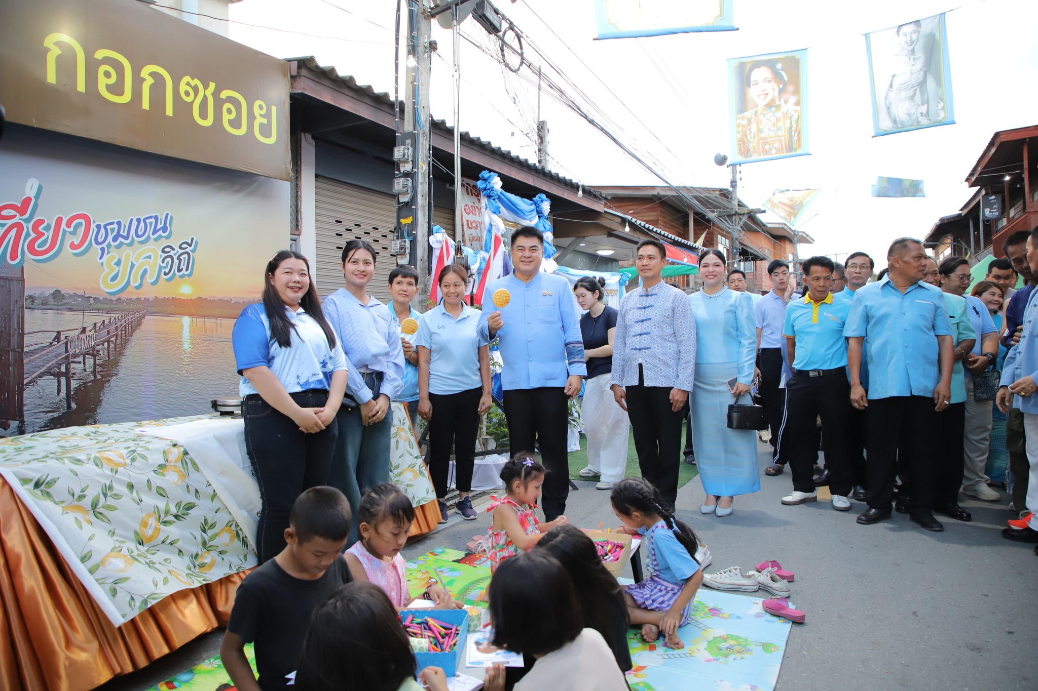 พ่อเมืองตากเปิดกิจกรรมเฉลิมพระเกียรติสมเด็จพระพันปีหลวงฟื้นฟูเศรษฐกิจชุมชน-การท่องเที่ยวท้องถิ่นที่กาดต้าตง อ.บ้านตาก