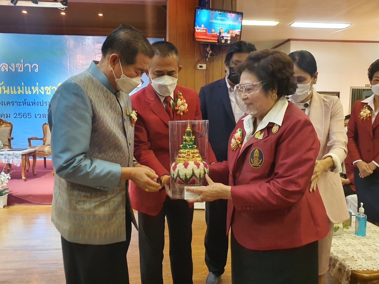    "นิพนธ์" ได้รับคัดเลือกเข้ารับพระราชทานรางวัลฯ ลูกที่มีความกตัญญูกตเวทีอย่างสูงต่อแม่ เนื่องในวันแม่แห่งชาติ 2565
