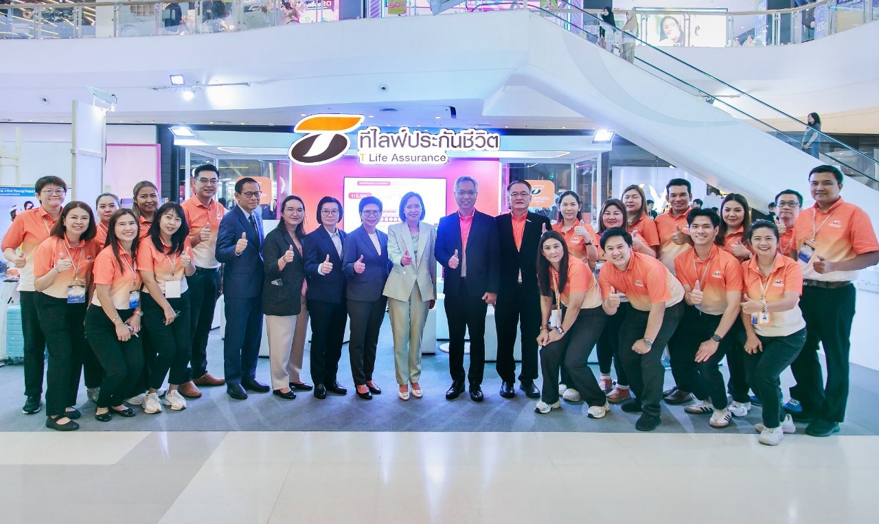 ที ไลฟ์ ประกันชีวิต  ให้การต้อนรับรองเลขาธิการ คปภ.เยี่ยมชมบูธในงานวันประกันชีวิตแห่งชาติ ครั้งที่ 24