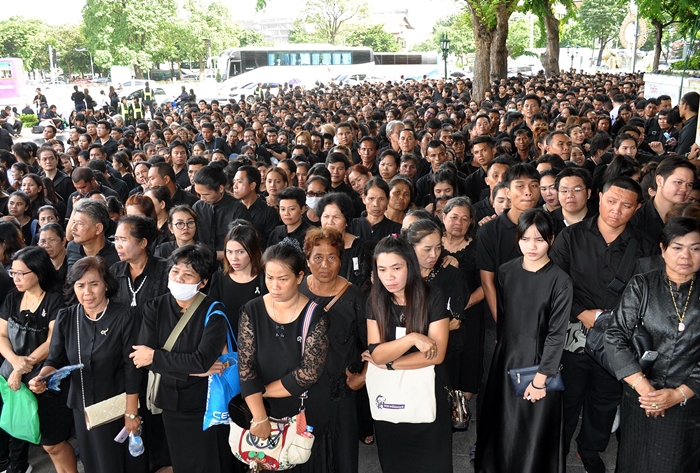 พสกนิกรเข้าถวายสักการะพระบรมศพ วันที่ 26 กันยายน 60 (ประมวลภาพ)