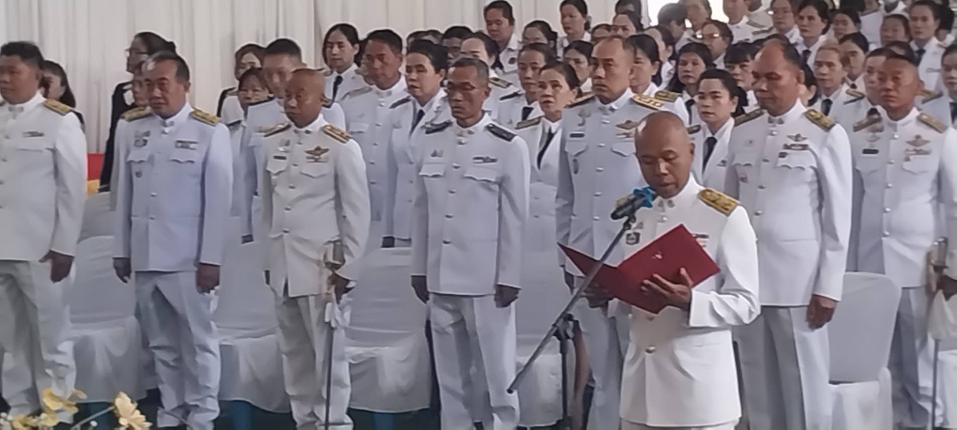 อำเภอศีขรภูมิจัดพิธีวางพานพุ่มและพิธีถวายบังคมเนื่องในวันคล้ายเฉลิมพระชนมพรรษาในหลวงร.9