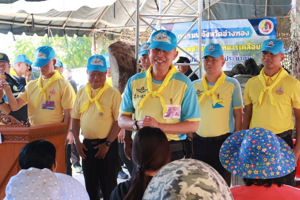 มทภ.1 ลงพื้นที่อ่างทองให้กำลังใจผู้ประสบภัยน้ำท่วม เผยระดับน้ำเริ่มทรงตัว