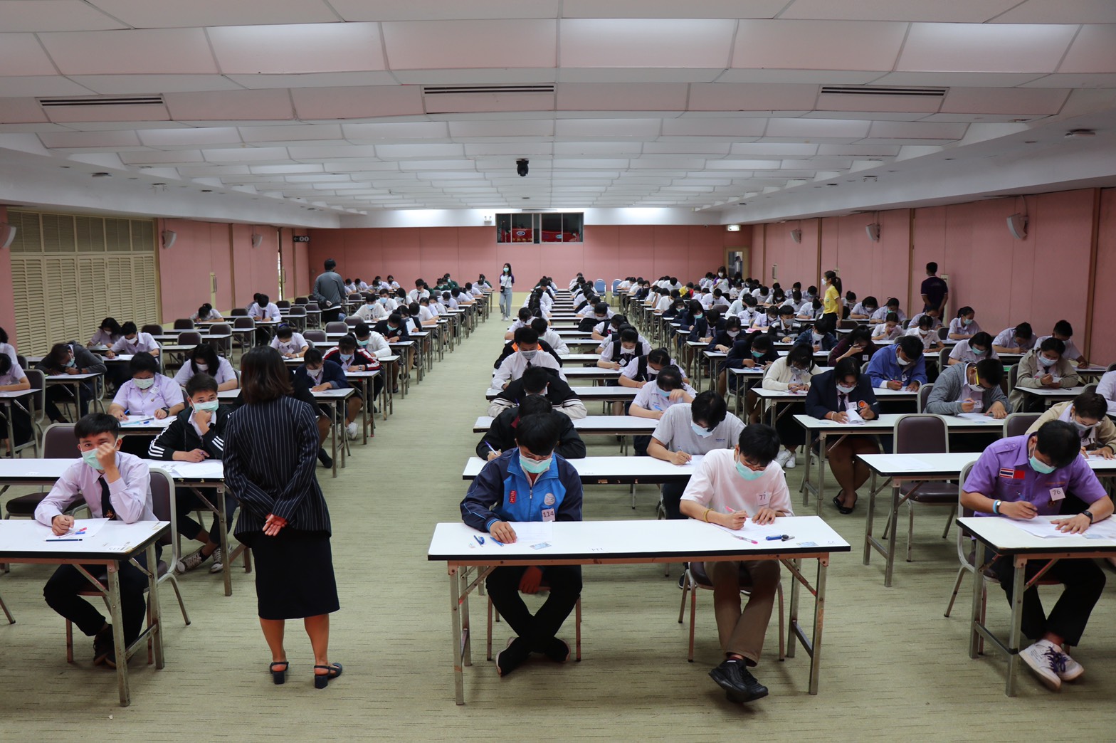 สถาบันขงจื่อเส้นทางสายไหมทางทะเลจัดสอบความรู้ภาษาจีน